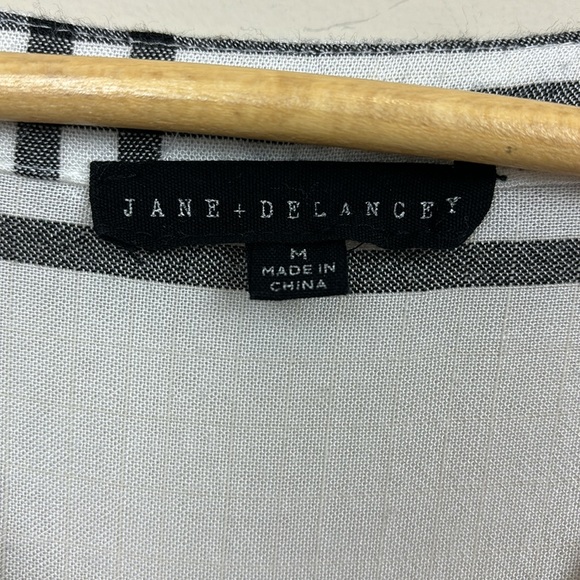 JANE + DELANCEY | Long Sleeve Pull-Over Top; No Button Open Neck; Size M - Picture 3 of 12